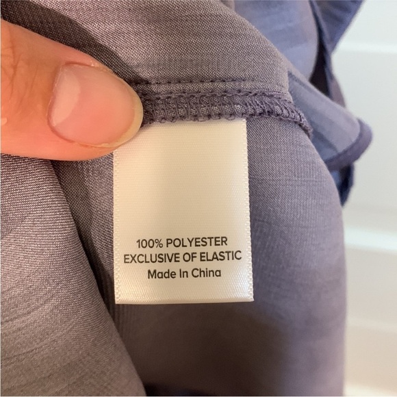 EVEREVE Elise Hammered Satin Tank in Shale - Picture 9 of 11